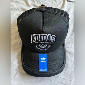 Adidas black/white trucker hat